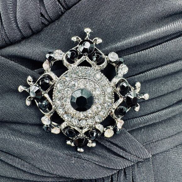 JESSICA HOWARD EVENING Brooch Fit & Flare Midi Dress Black Empire Waist Ruched 6 - Picture 5 of 13